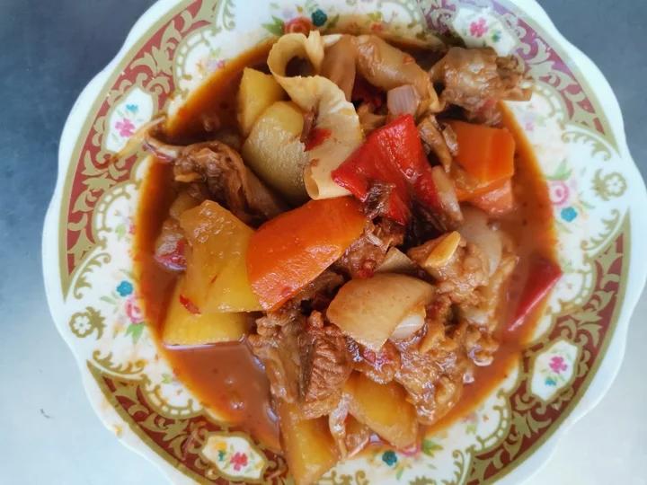 筋头巴脑（就是带肉的牛蹄筋）炖红萝卜土豆（比外面买成品实惠很多）