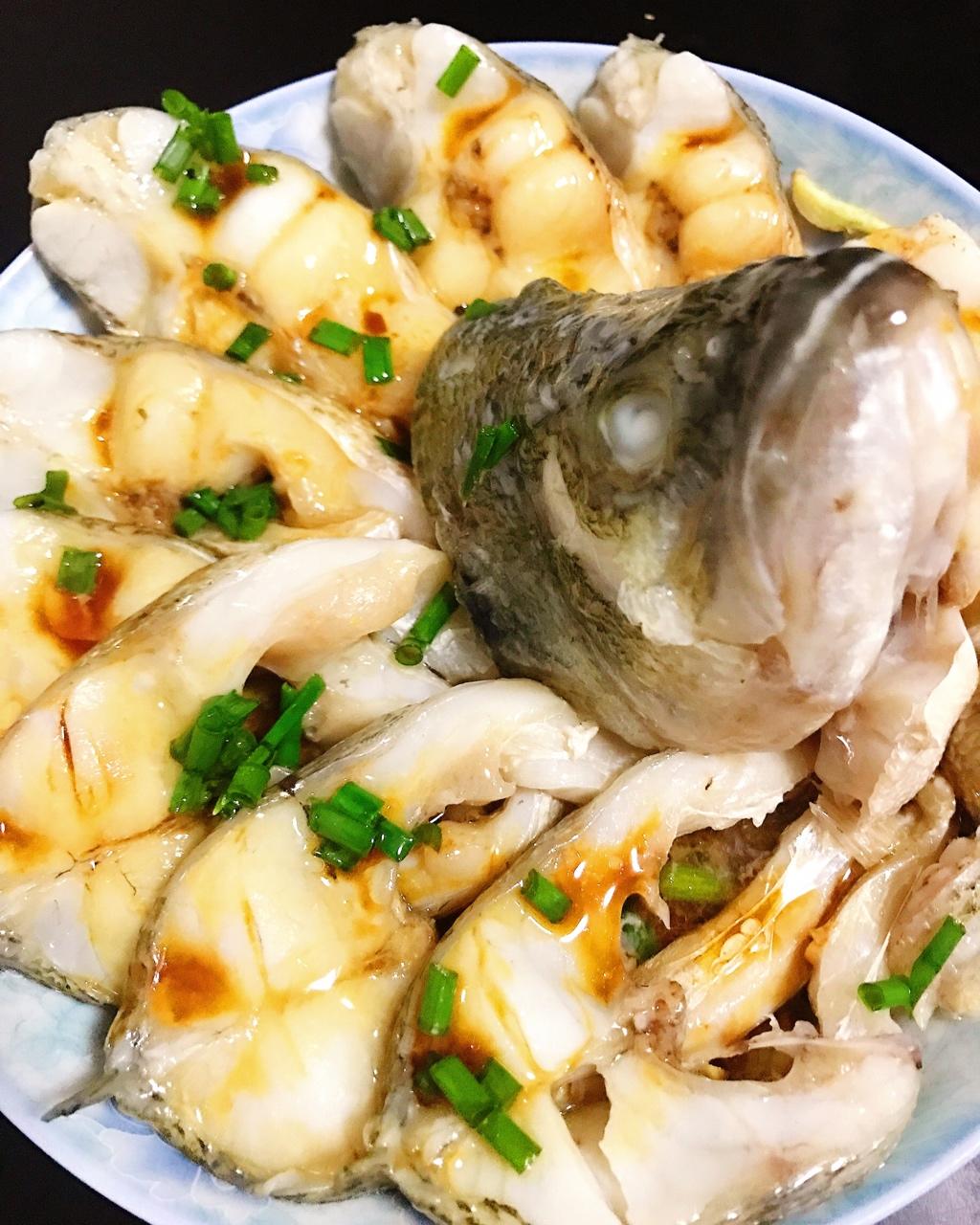 加油吧小丽做的清蒸鲈鱼