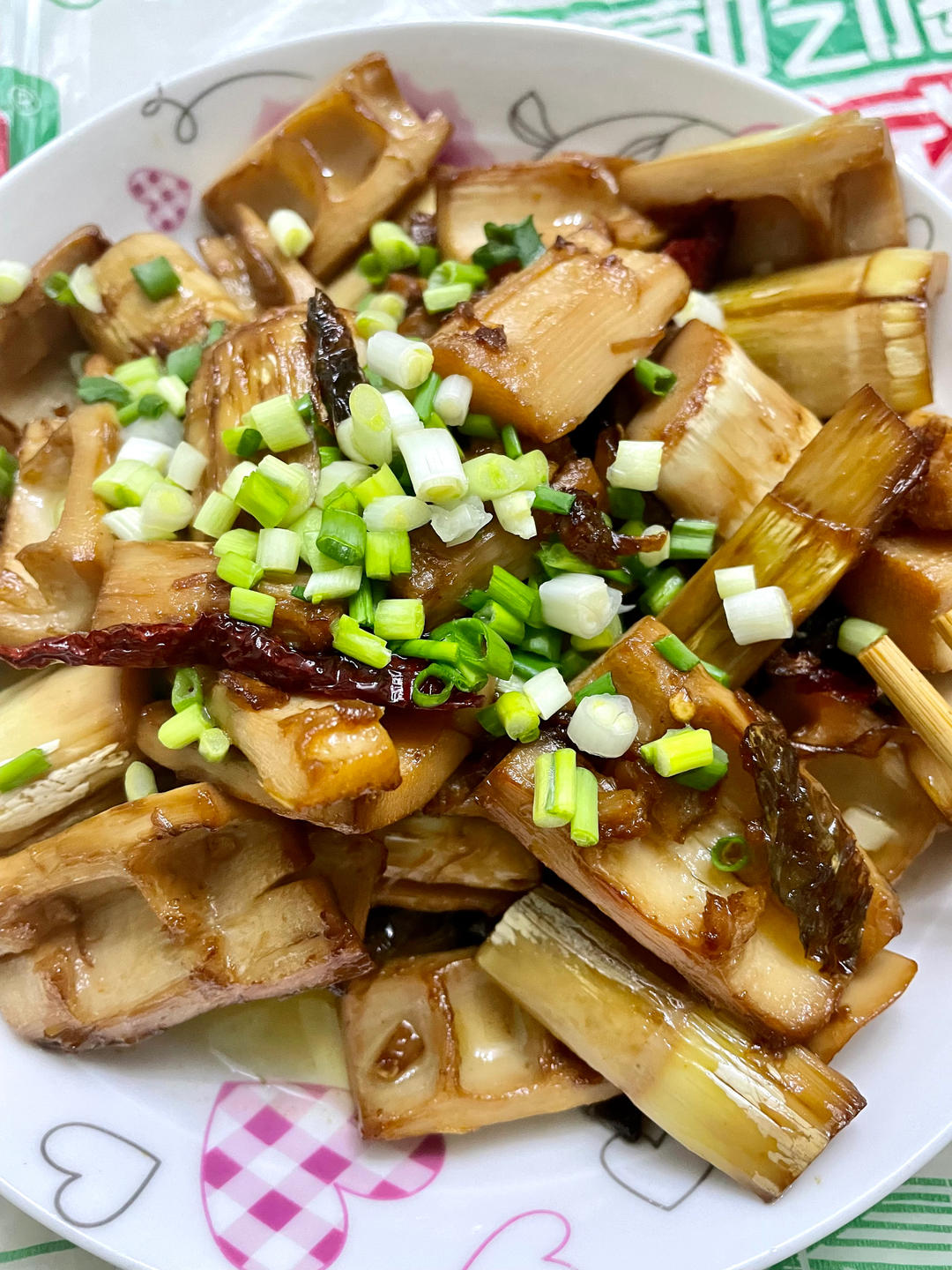 一个人能吃两盘的油焖笋