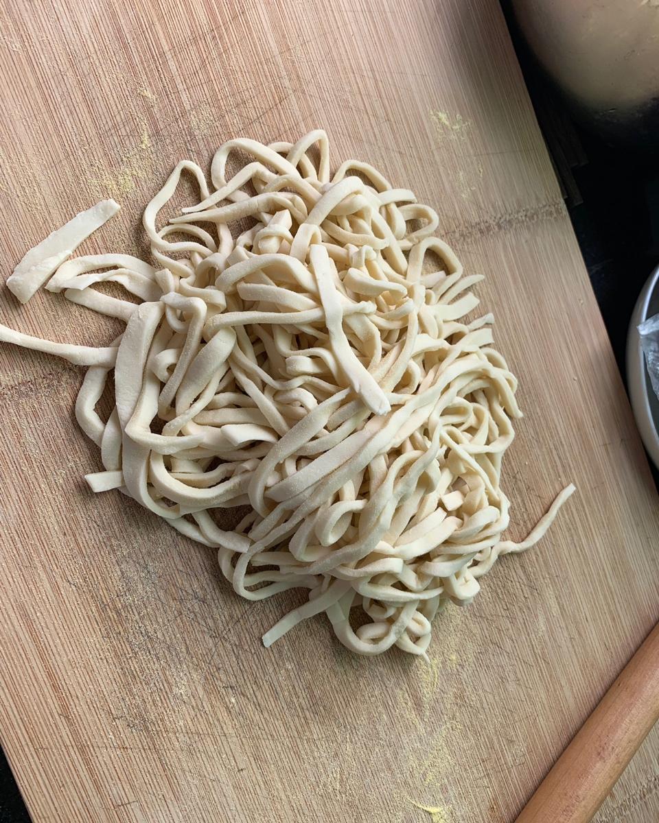 快手纯手工擀面条