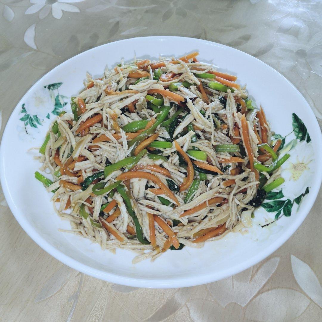 凉拌鸡丝（爽口低脂鸡胸肉）