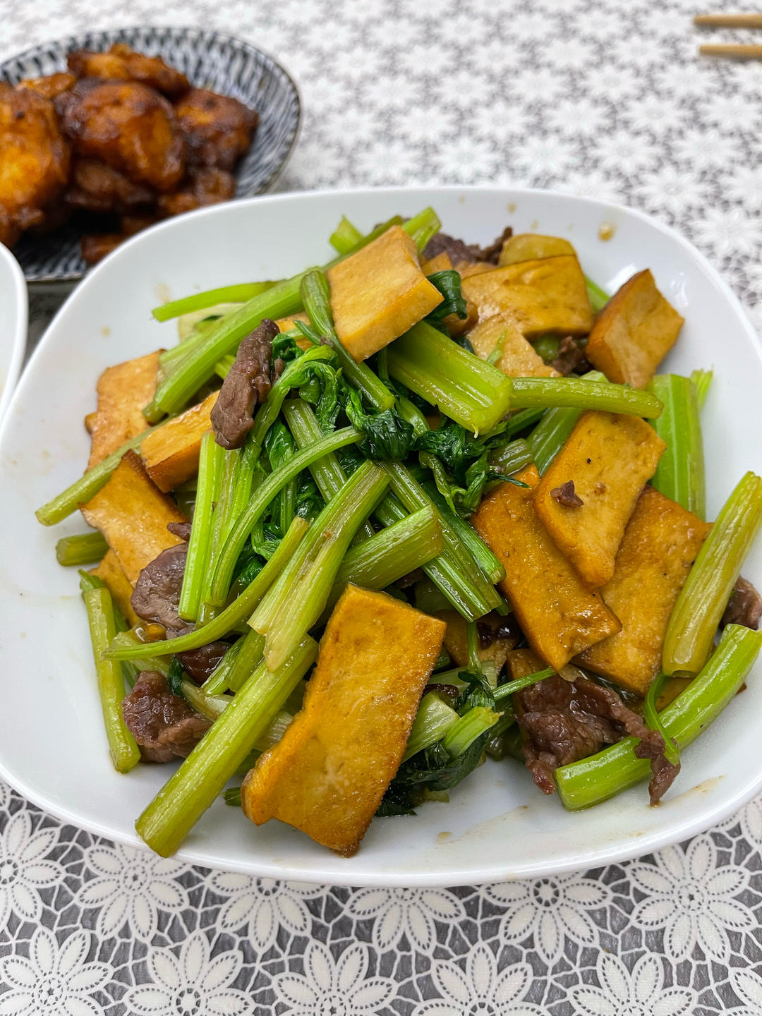 午餐晚餐简单快手下饭菜芹菜炒香干