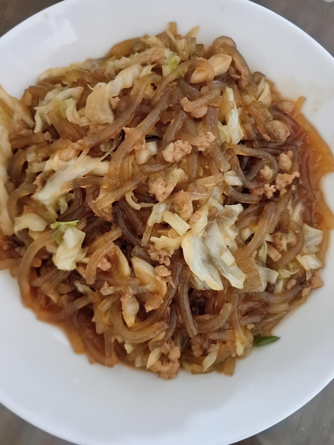 最近爱吃粉丝粉条～包菜炒粉丝