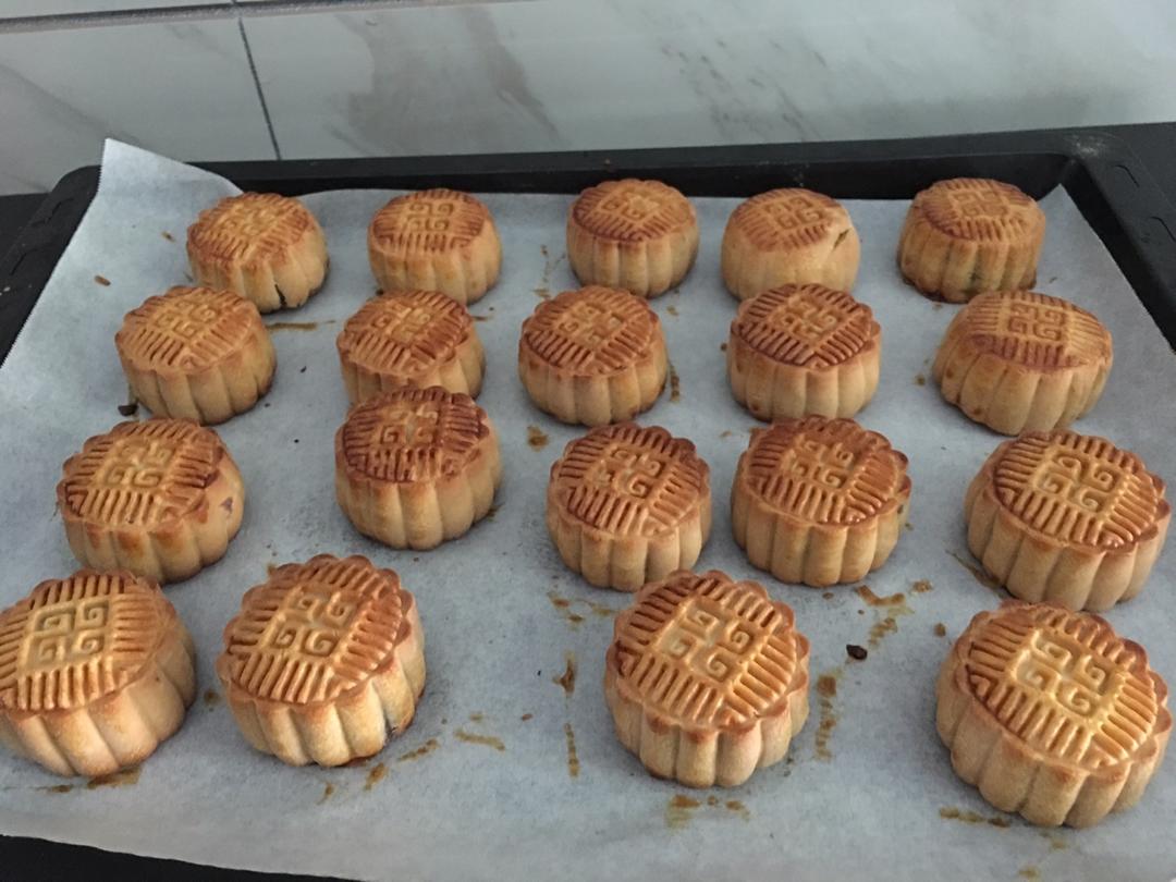 广式月饼—蛋黄莲蓉月饼