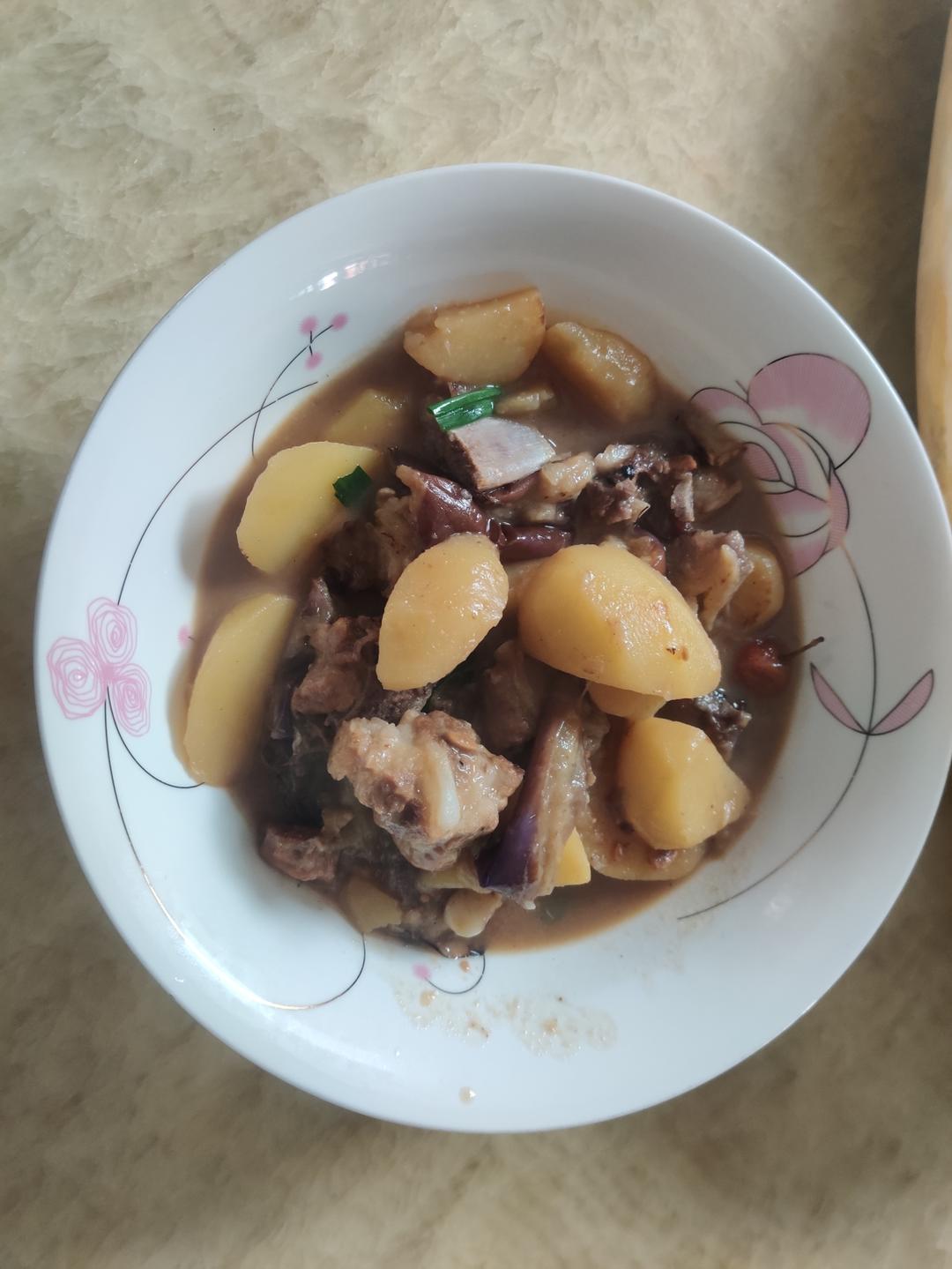 黄豆酱闷烧茄子与土豆