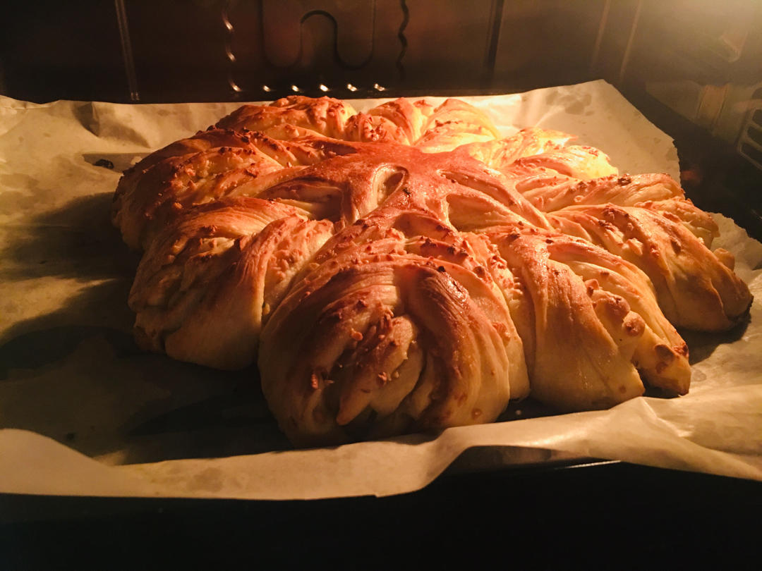 【小高姐】蒜香浓郁 造型优美 不用揉出手膜的面包