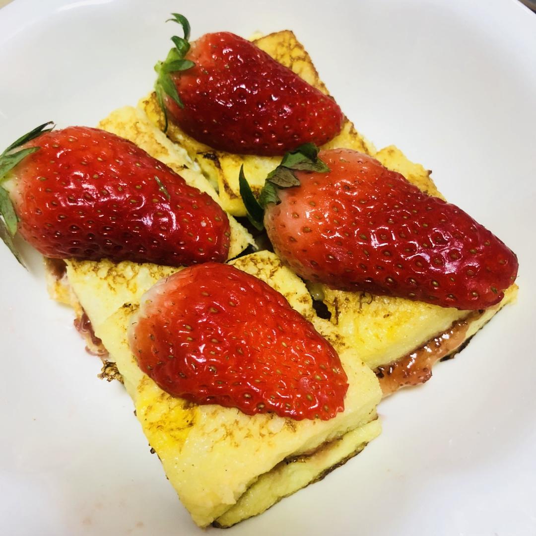 草莓法式吐司