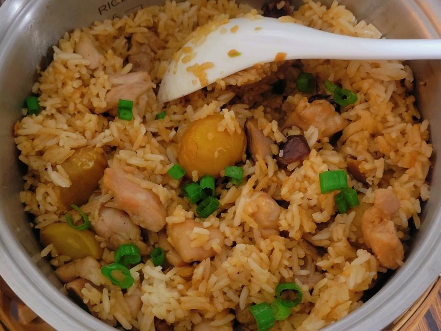 【电饭煲板栗鸡腿焖饭】