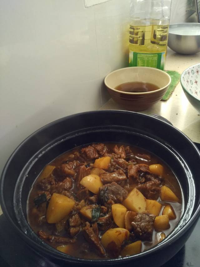 家常红烧牛肉炖土豆