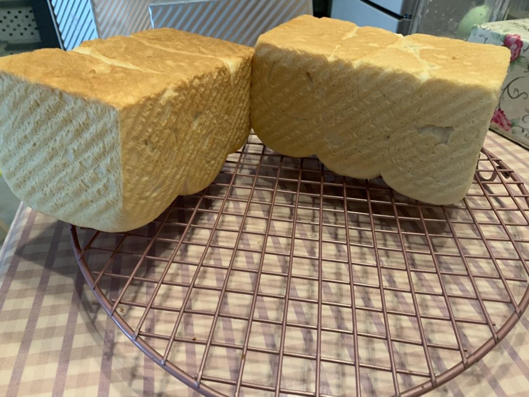 软到不敢捧起的牛奶甜吐司