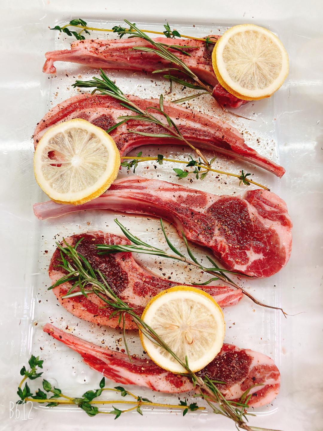 在家也能做西餐之               高颜值迷迭香烤羊排