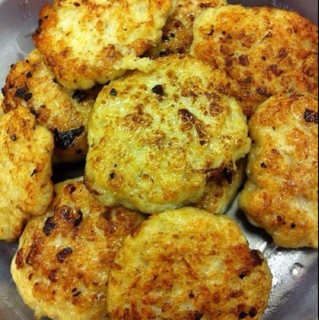 leah有点烦做的香煎鸡肉小饼