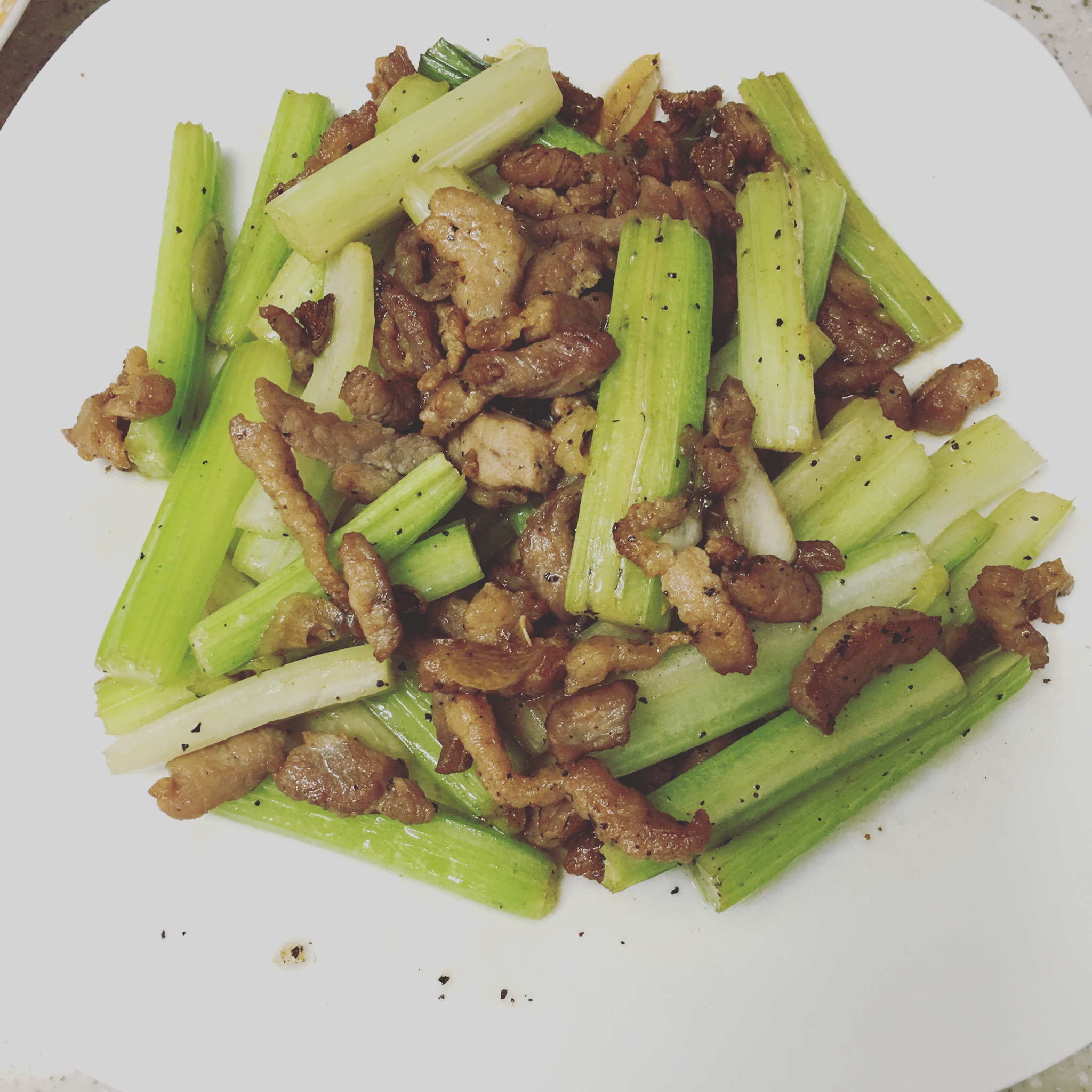 芹菜炒肉