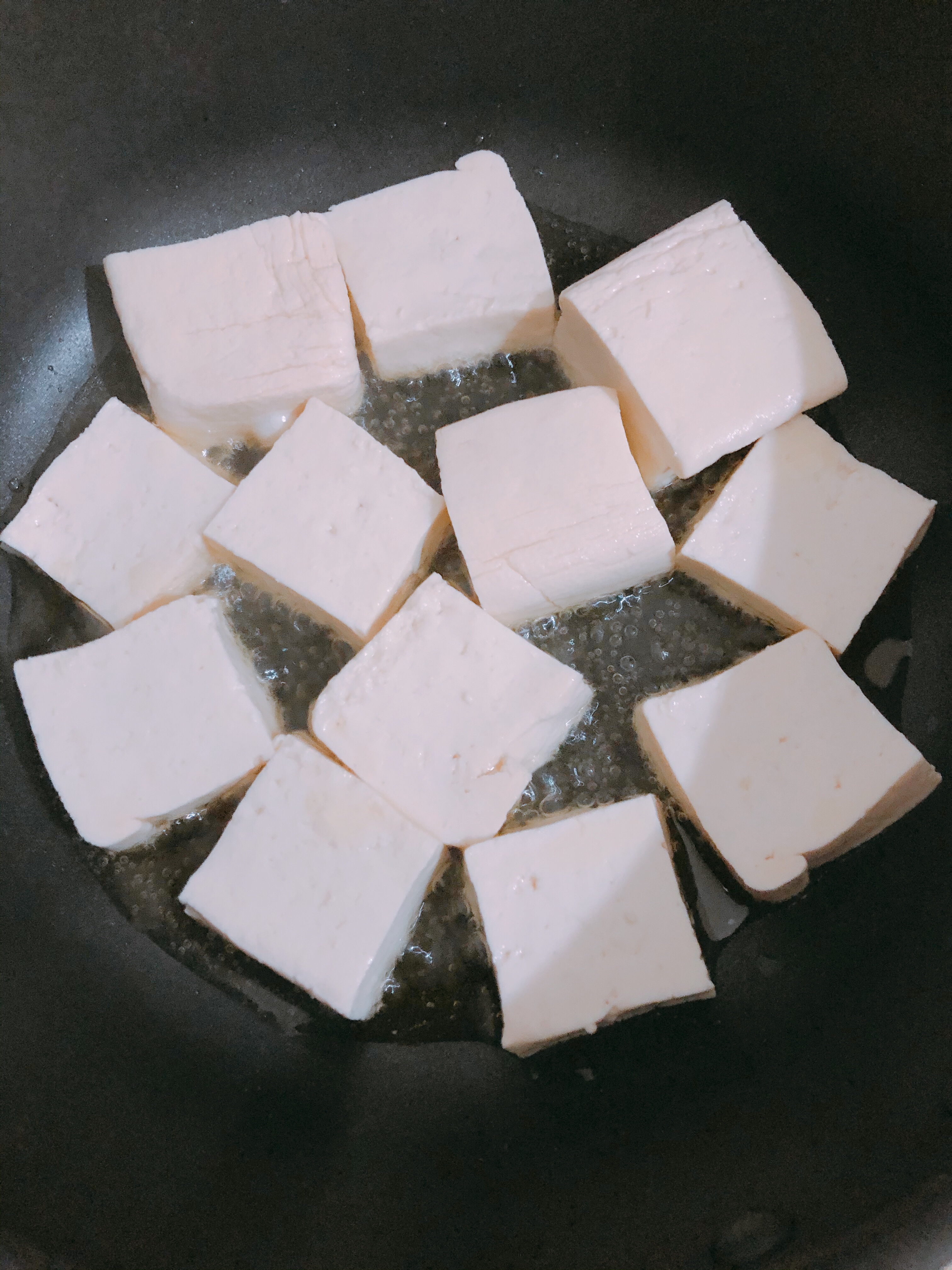 虎皮鹌鹑蛋炖豆腐的做法 步骤1