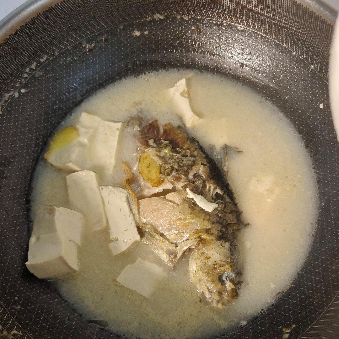 奶白鲫鱼豆腐汤|一条鱼最后的温柔
