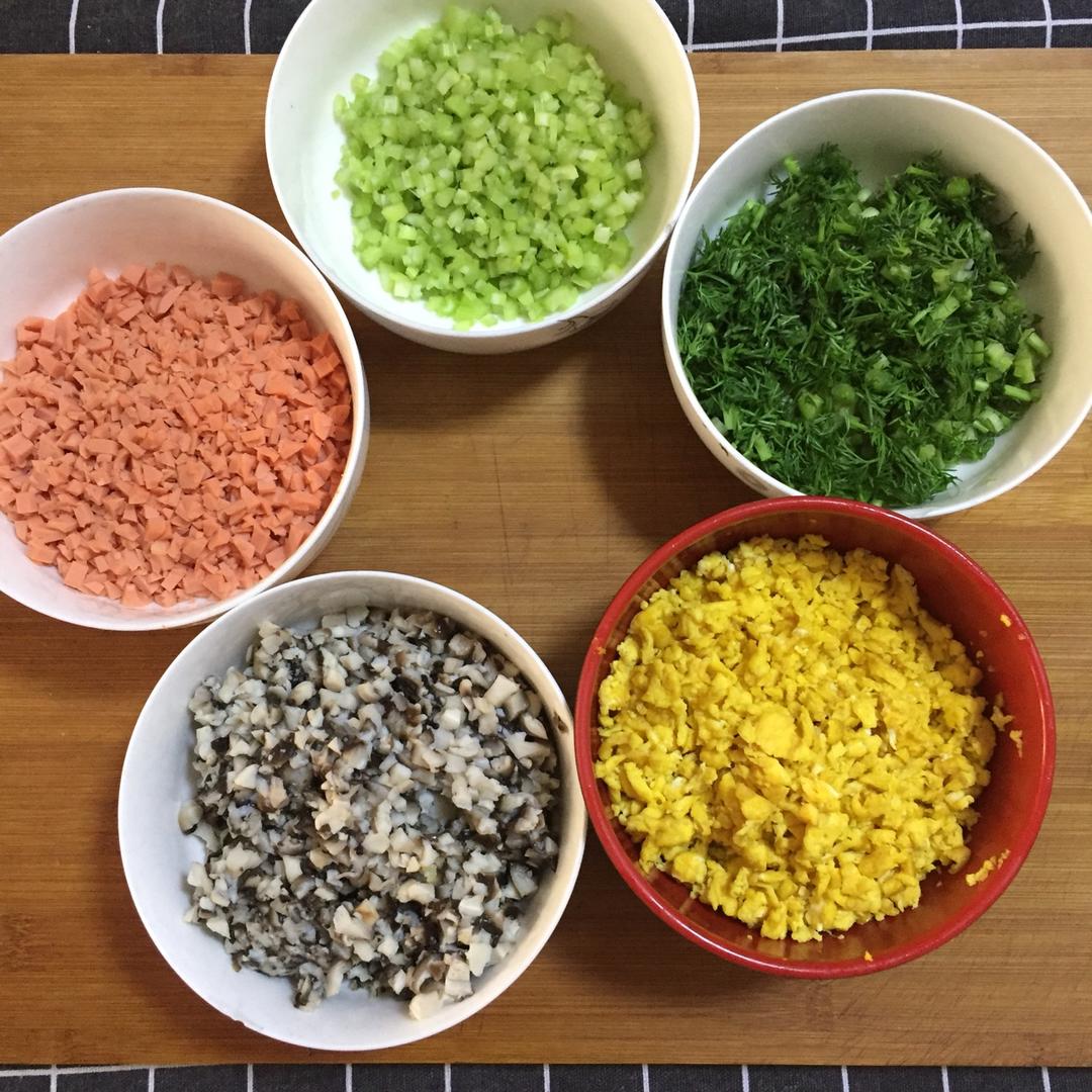 馅 请叫我李琳做的至尊素饺子馅 按照教的步骤做的,第一次做饺子馅儿