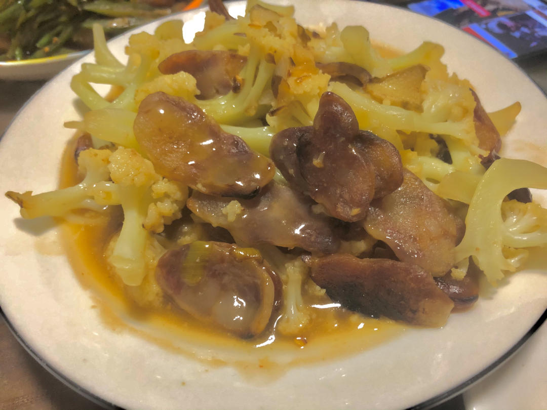 腊肠炒菜花~平凡美味