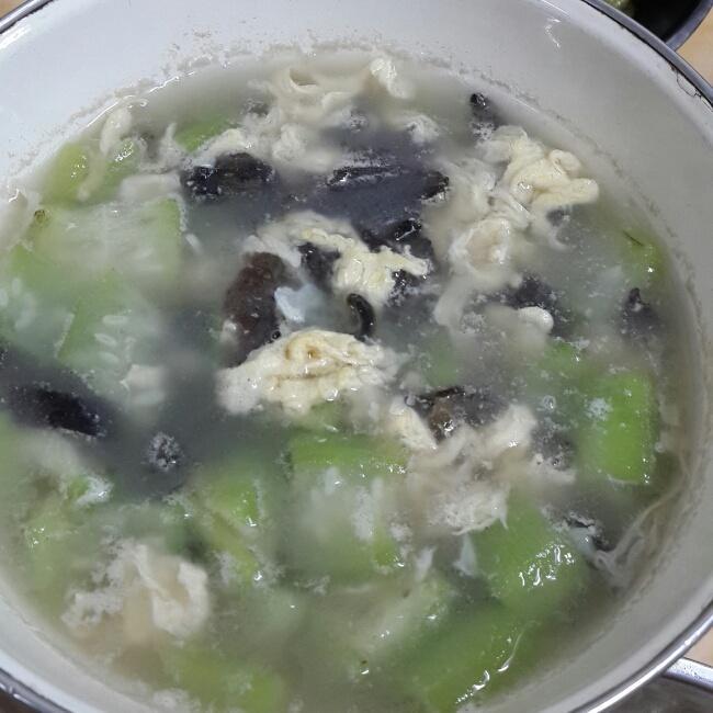八角丝瓜海参汤