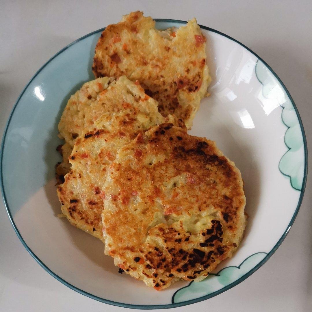 早餐蛋饼，解决剩米饭的好方法，食材随意味道超赞👍