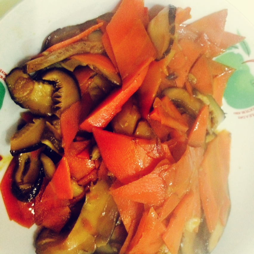 胡萝卜炒香菇