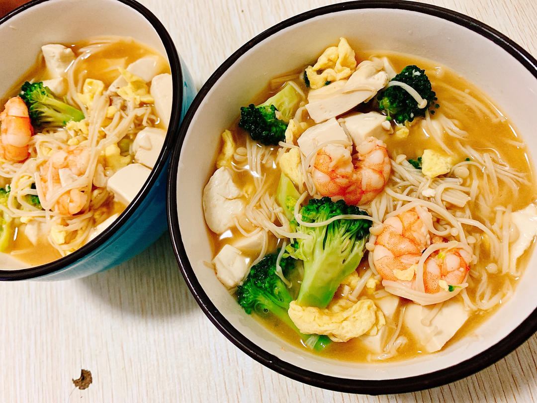 豆腐鲜虾菇菌汤