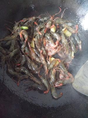 经典苏帮菜：红汤河虾的做法 步骤3