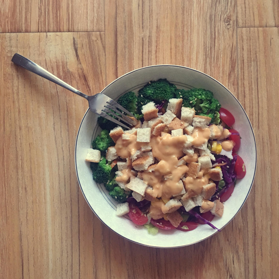 【健康三餐】彩虹沙拉附自制花生黄芥末酱汁