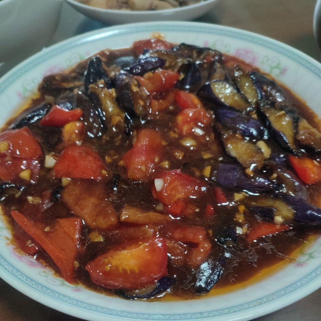 红烧茄子（佐西红柿尖椒）