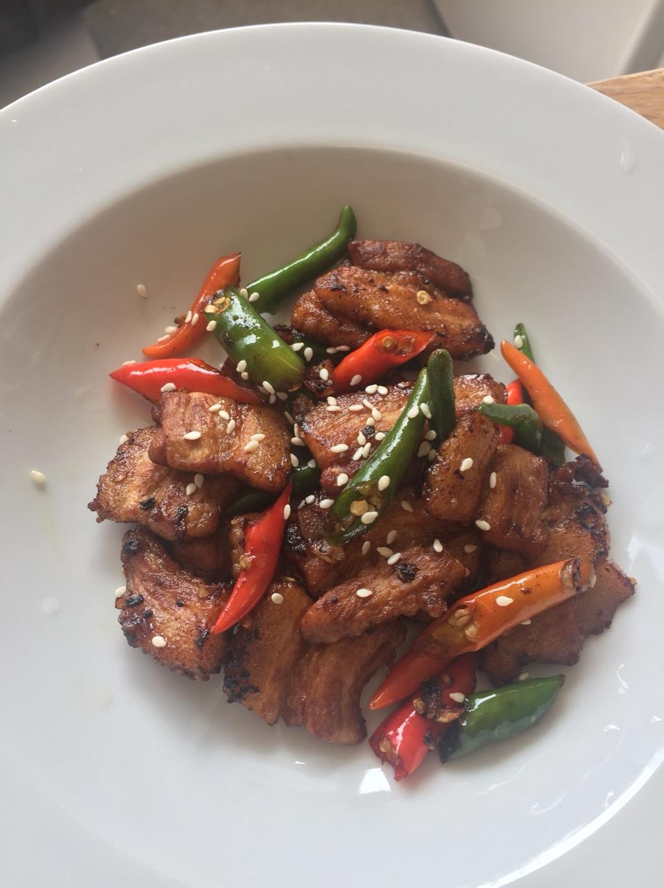 家常青椒干煸五花肉