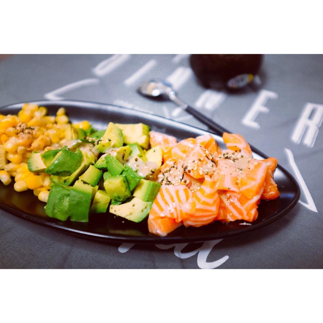 三文鱼牛油果沙拉