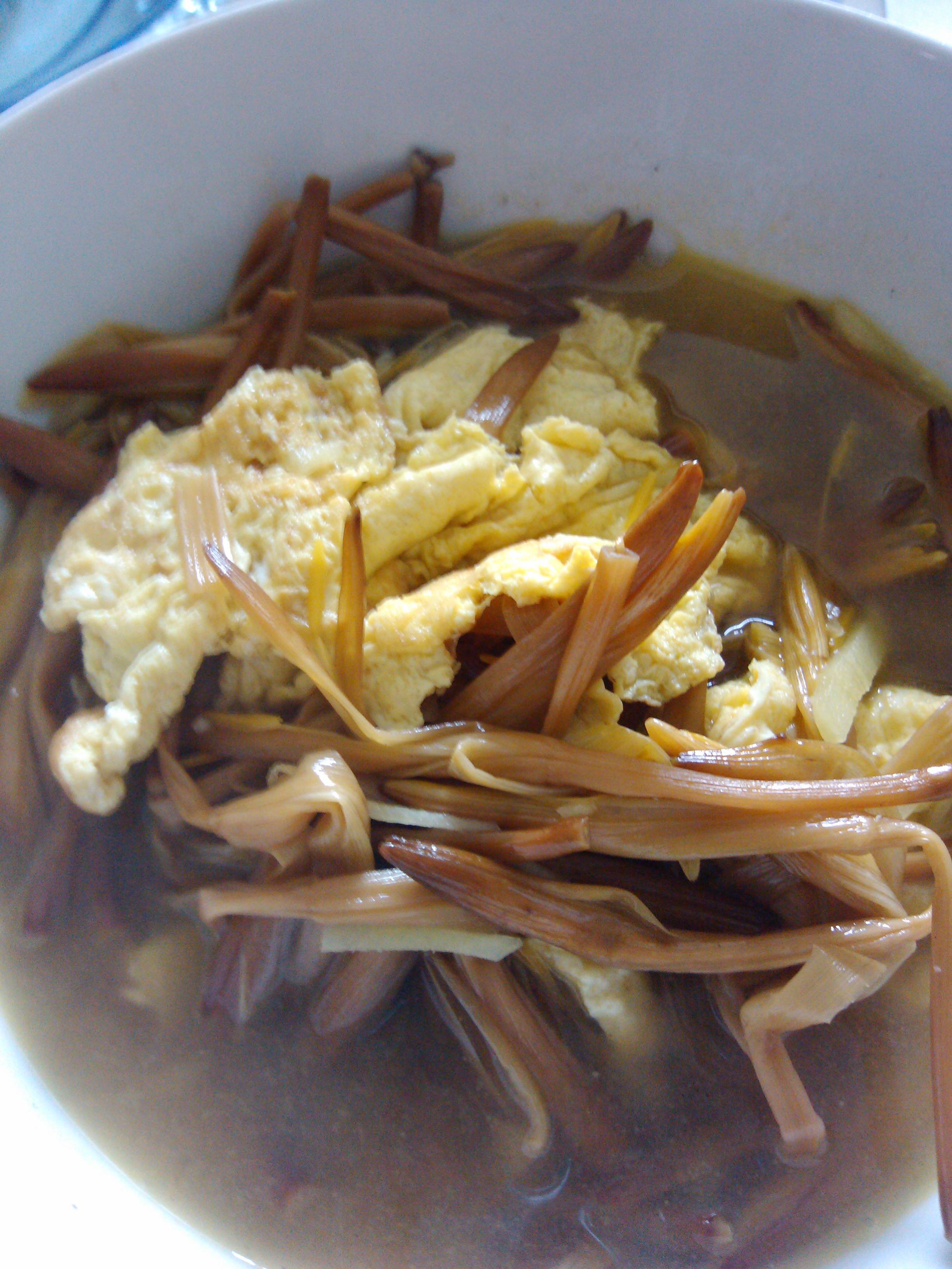黄花菜煎蛋汤