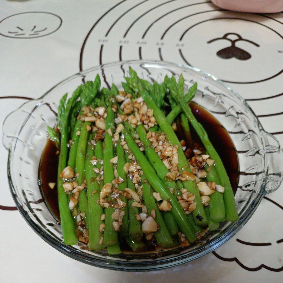 白灼芦笋