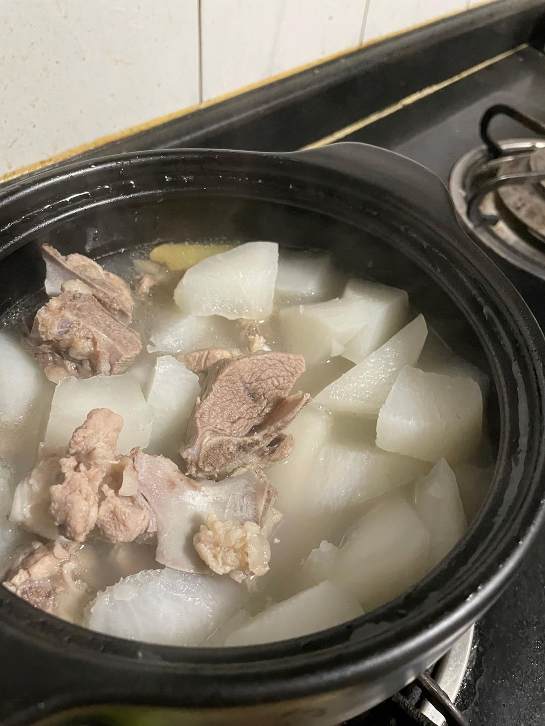 白萝卜排骨汤～～～食材简单但清甜好喝