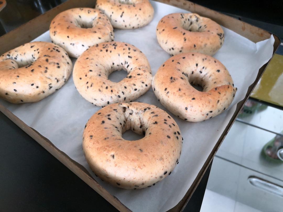 黑芝麻全麦贝果