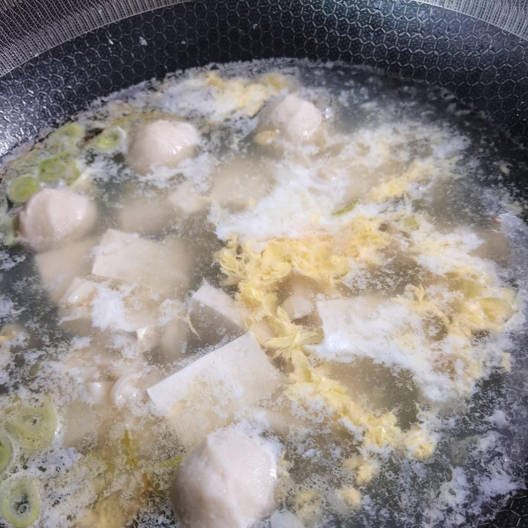 鲜掉眉毛的菌菇豆腐汤