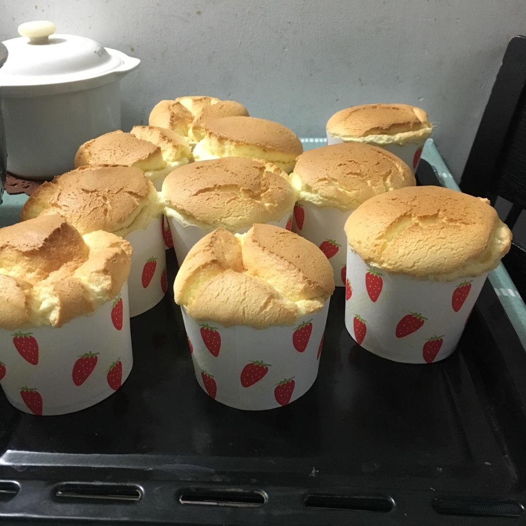 原味戚风纸杯蛋糕（烤箱做纸杯蛋糕）