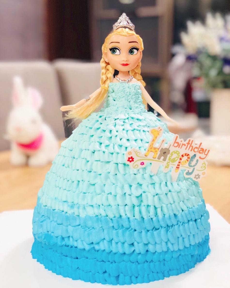 冰雪奇缘 艾莎公主娃娃
奶油渐变 芭比蛋糕