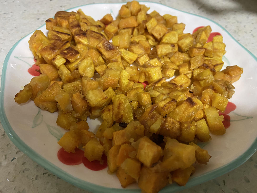 地瓜烙是每个80后的记忆里最深刻最甜的街边摊子