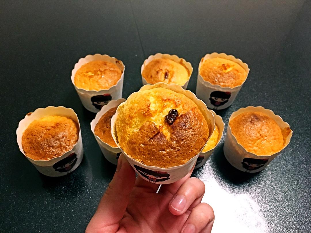蔓越莓纸杯戚风小蛋糕