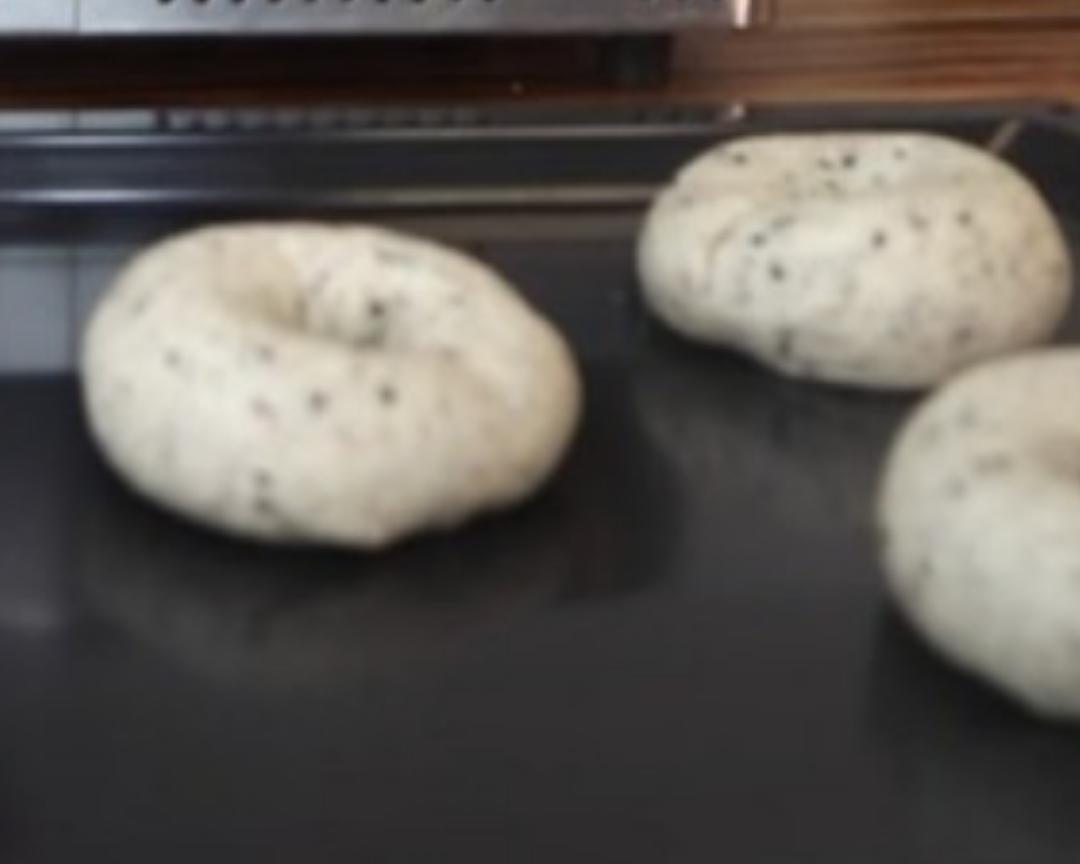 黑芝麻贝果的做法 步骤8