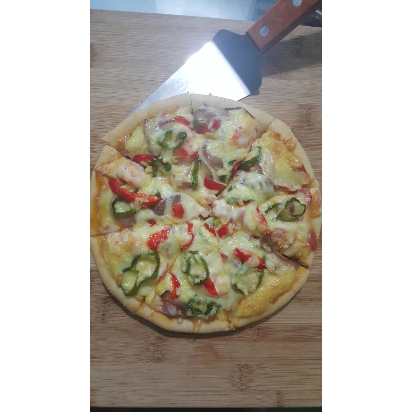 厚底鲜虾培根披萨