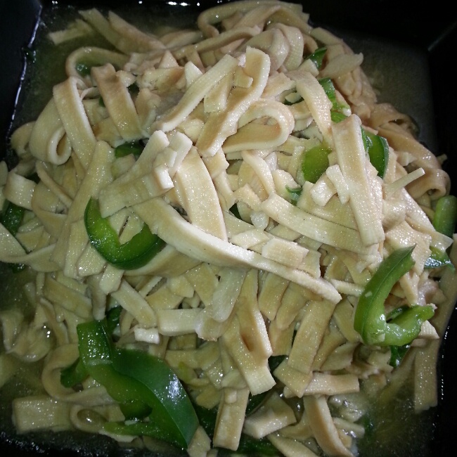 青椒豆腐皮炒肉丝