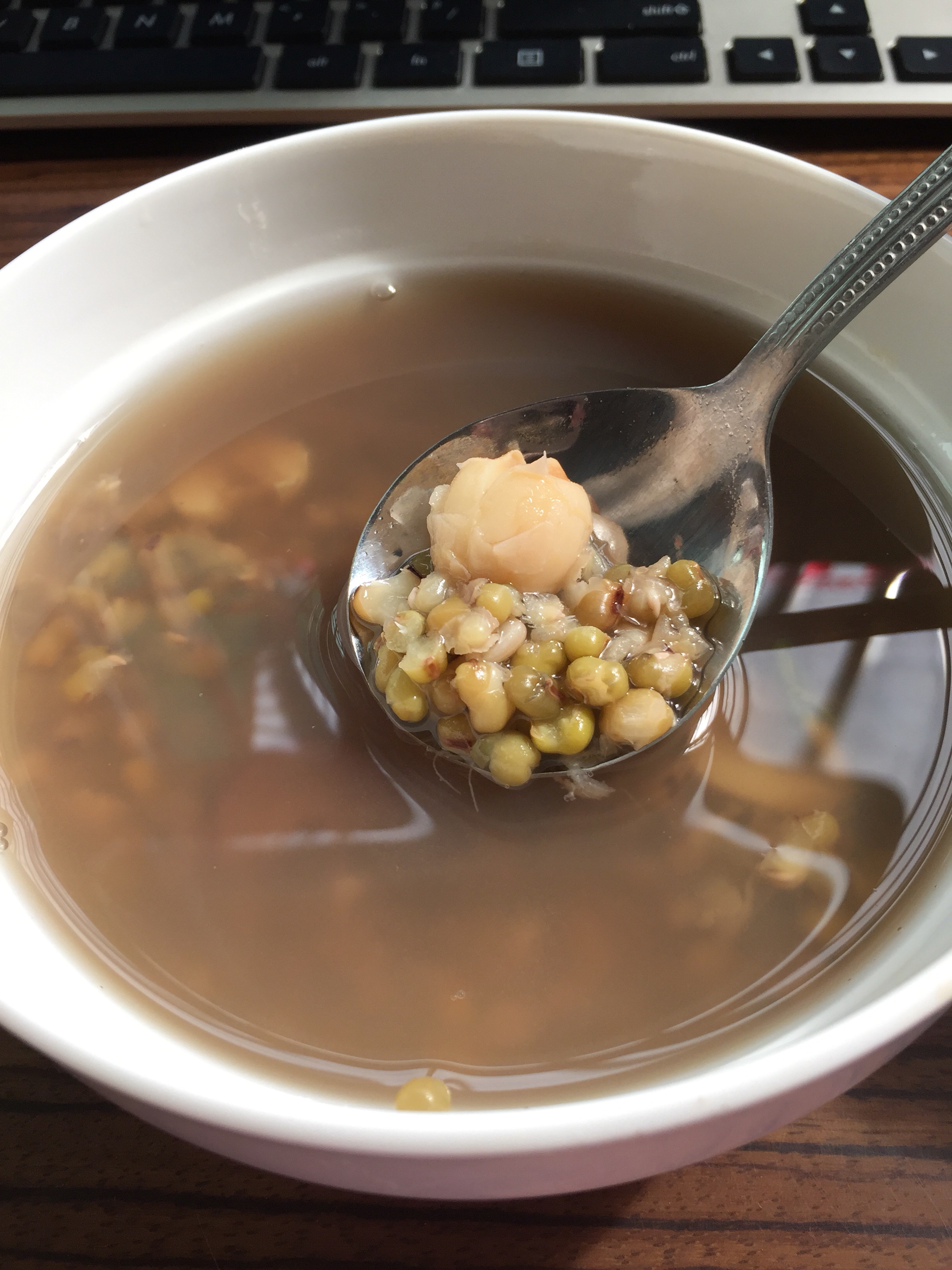 莲子绿豆百合汤的做法