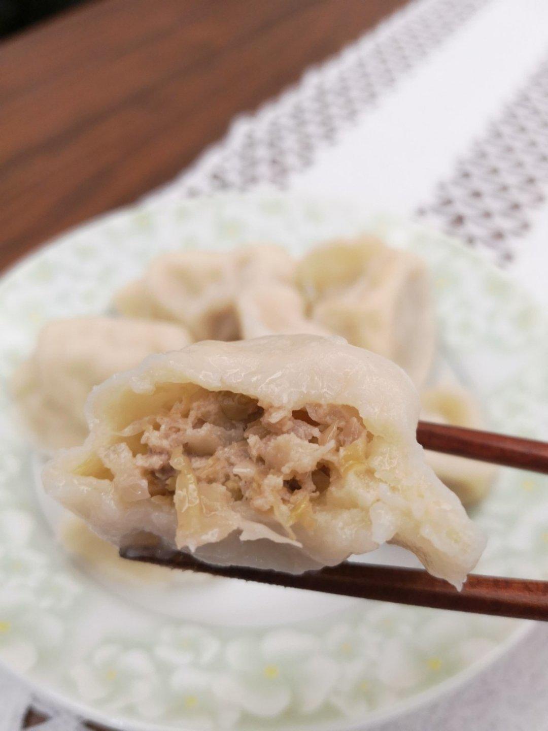 酸菜猪肉饺子（很嫩很多汁！）