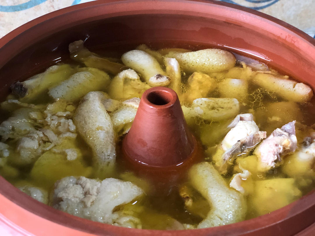 不加一滴水的 云南汽锅鸡