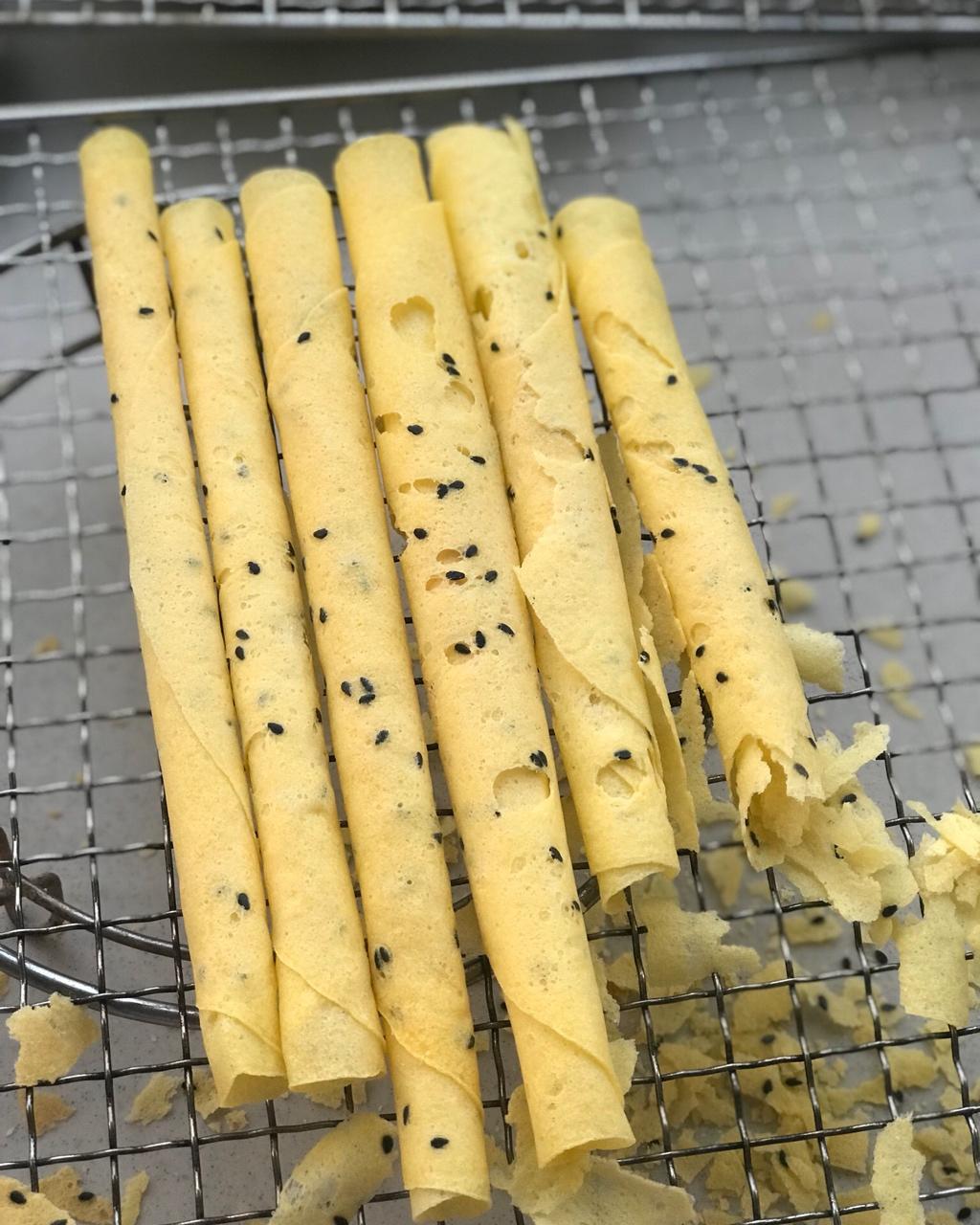 赵红燕_只做好吃且低卡健康的做的芝麻蛋卷