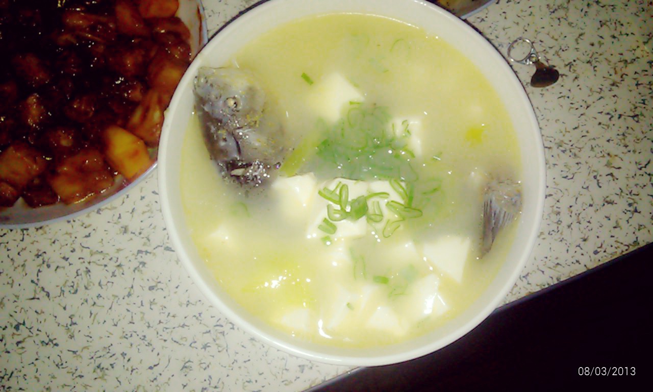 鲫鱼豆腐汤