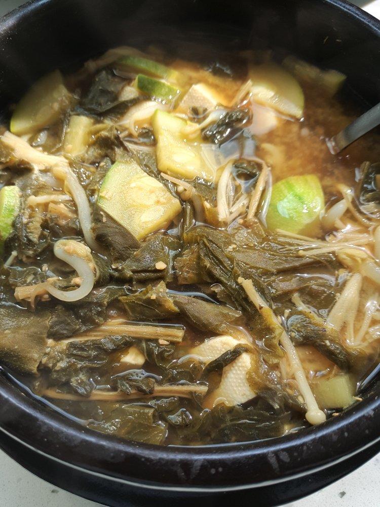 平平无奇的吃货小厨做的朝鲜族臭酱汤