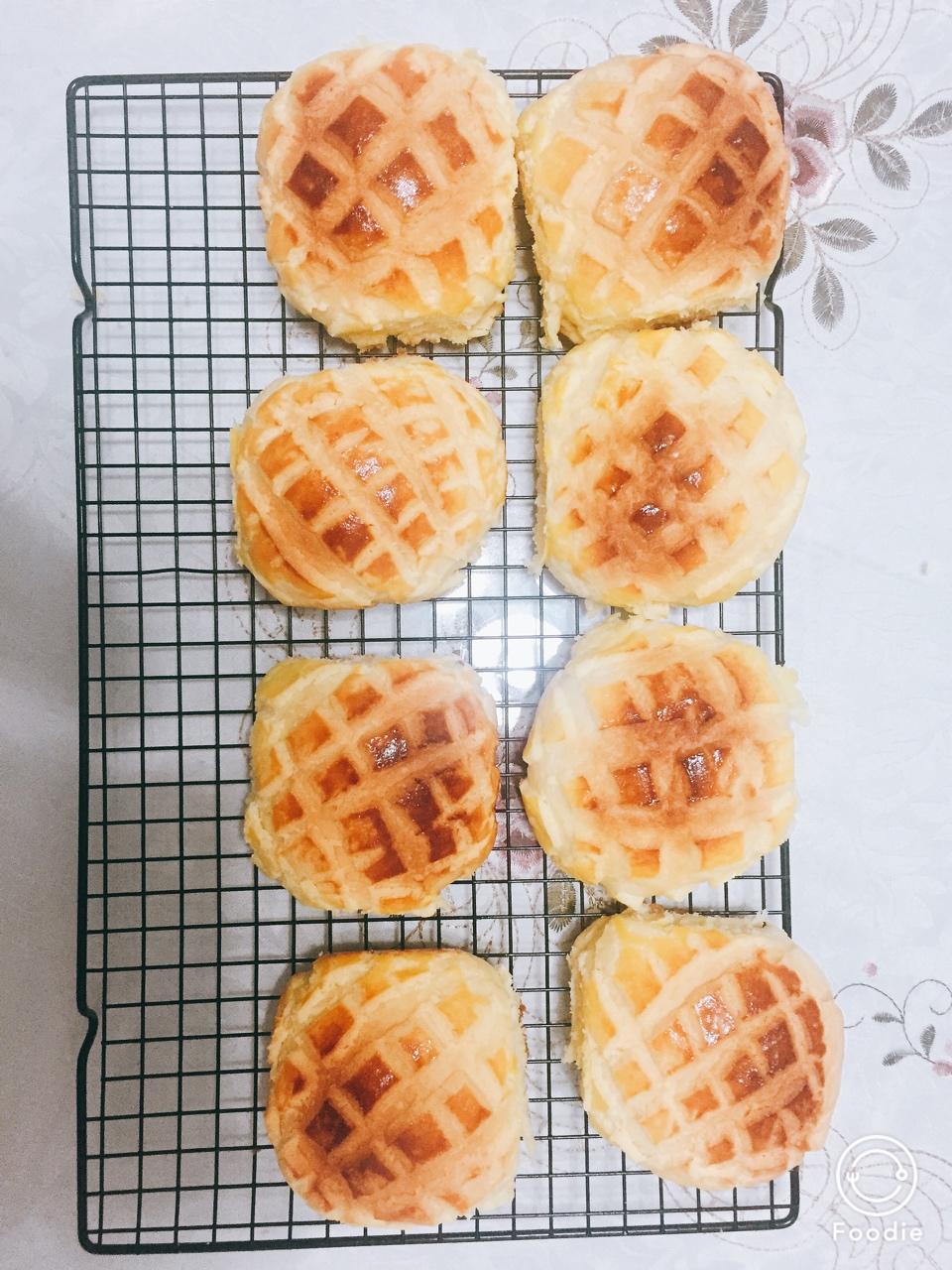 好吃到炸裂的港式菠萝包（附带制作酥皮的小视频）