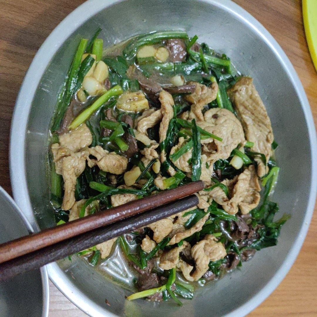 香辣韭菜炒鸭血